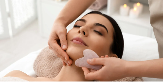 You are currently viewing Crystal Healing in Spas: The Rise of Rose Quartz in Spa Treatments