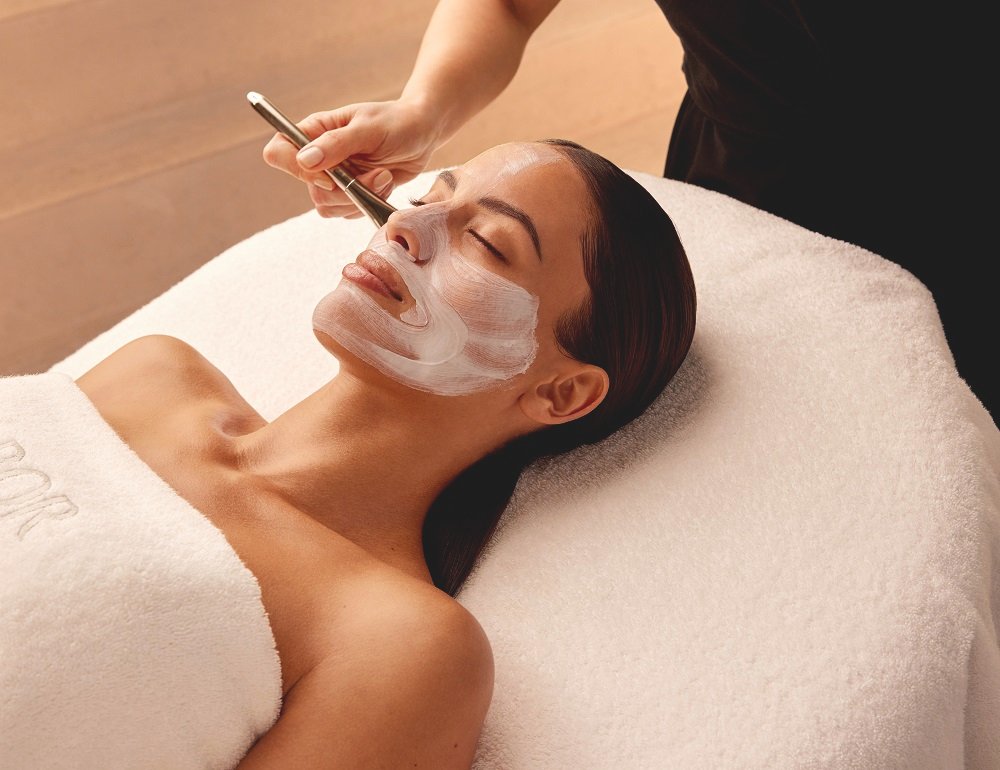 You are currently viewing The Fall Reset: Why Autumn Is the Best Time for Exfoliation & Skin Renewal